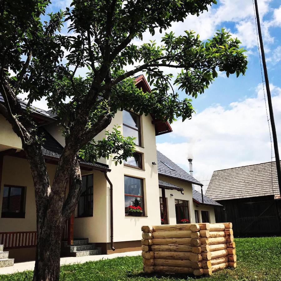Famives Vendeghaz Bed & Breakfast Racu Exterior photo