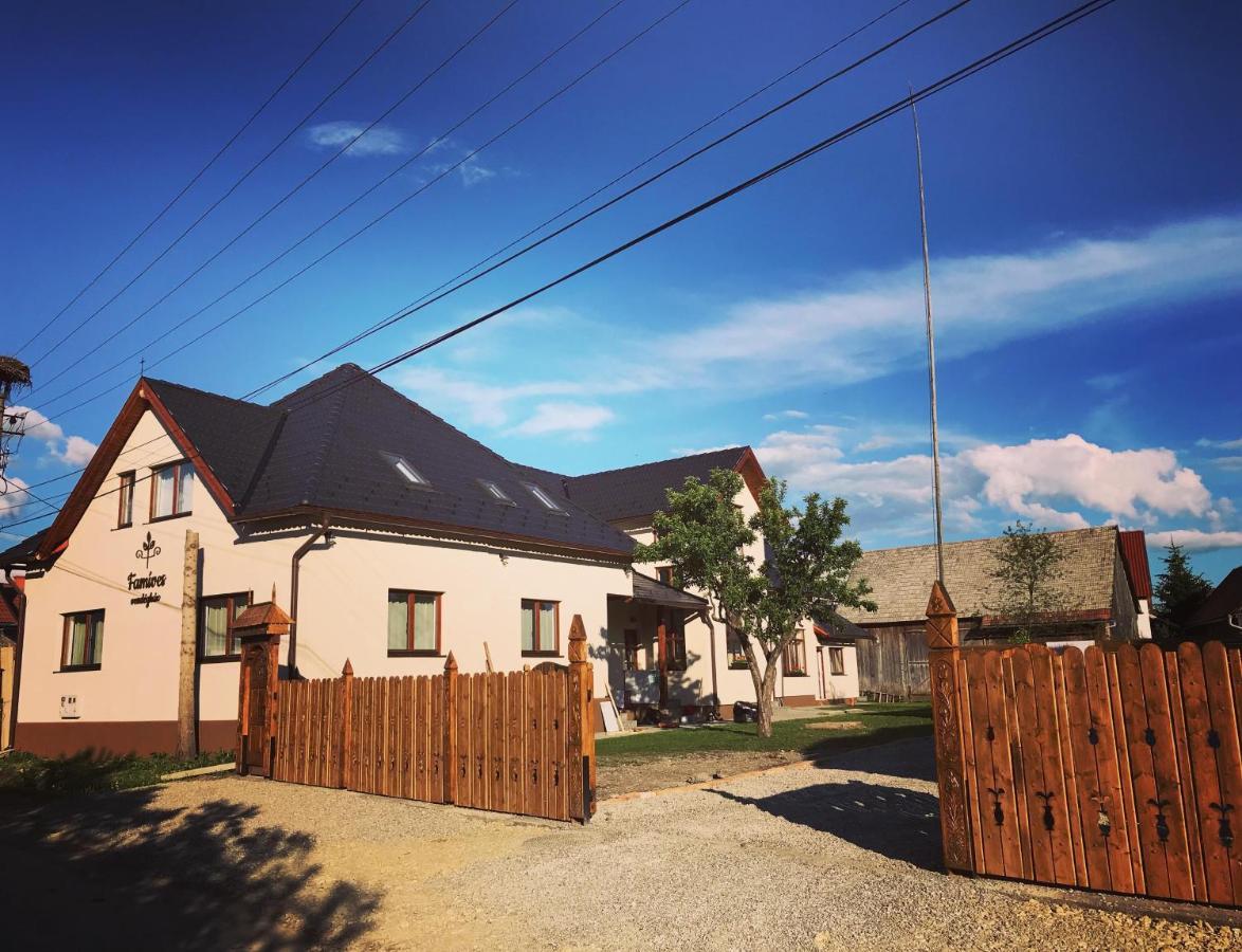 Famives Vendeghaz Bed & Breakfast Racu Exterior photo