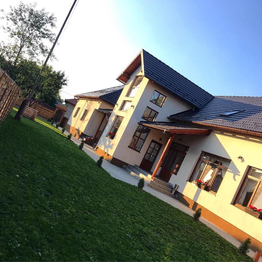 Famives Vendeghaz Bed & Breakfast Racu Exterior photo