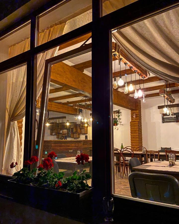 Famives Vendeghaz Bed & Breakfast Racu Exterior photo